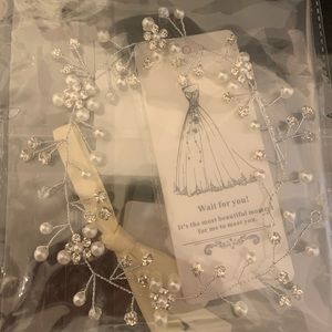 White and silver hair wire band